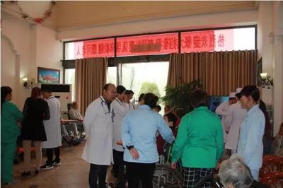 迎院慶，送溫暖 腎病風(fēng)濕科二病區(qū)走進衛(wèi)輝“青松康復(fù)護理院”，為老人送健康！
